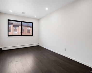 3 Charles Lane - Photo Thumbnail 8
