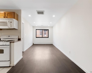 3 Charles Lane - Photo Thumbnail 4