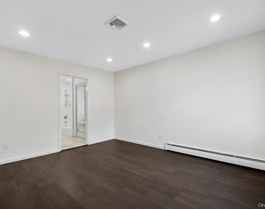 3 Charles Lane - Photo Thumbnail 13