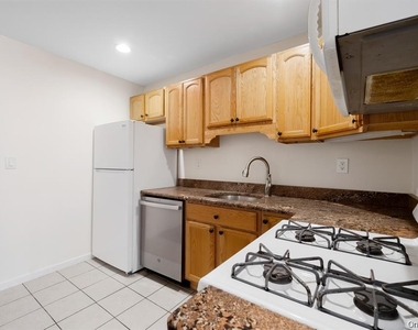 3 Charles Lane - Photo Thumbnail 3