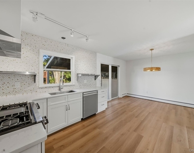 146 Charles Street - Photo Thumbnail 4