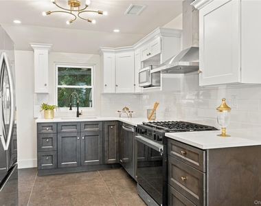 227 South Boulevard - Photo Thumbnail 3