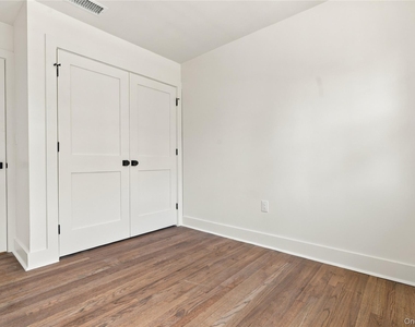 227 South Boulevard - Photo Thumbnail 8