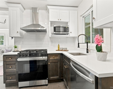 227 South Boulevard - Photo Thumbnail 5