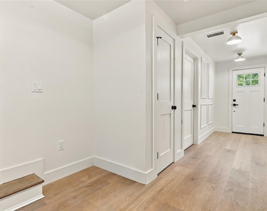227 South Boulevard - Photo Thumbnail 10