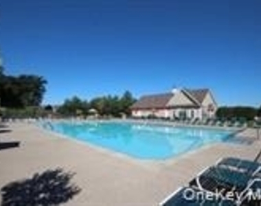 615 Creekside Lane - Photo Thumbnail 22