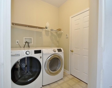 615 Creekside Lane - Photo Thumbnail 13