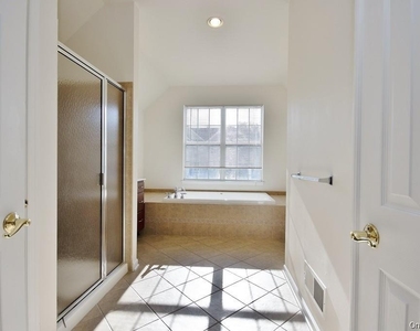 615 Creekside Lane - Photo Thumbnail 18