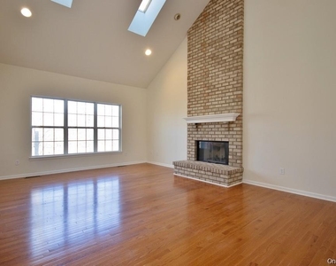 615 Creekside Lane - Photo Thumbnail 8