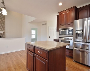 615 Creekside Lane - Photo Thumbnail 4