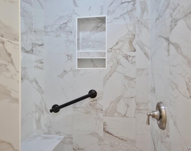 615 Creekside Lane - Photo Thumbnail 11