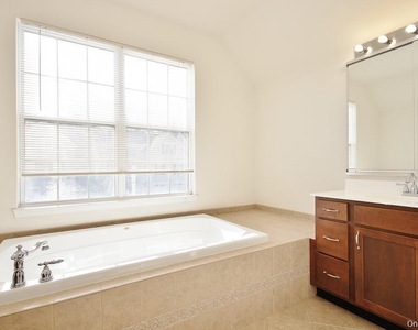 615 Creekside Lane - Photo Thumbnail 17