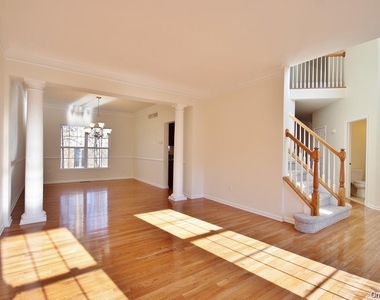 615 Creekside Lane - Photo Thumbnail 3