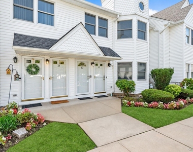 22 Ridgewood Drive - Photo Thumbnail 2
