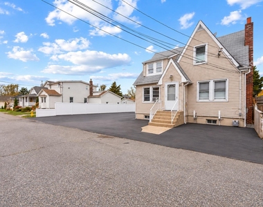 31 Willoughby Place - Photo Thumbnail 1