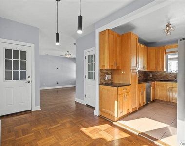 512 Sixth Avenue - Photo Thumbnail 3