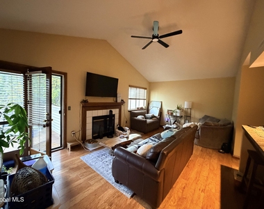 212 Yorktown Drive - Photo Thumbnail 4