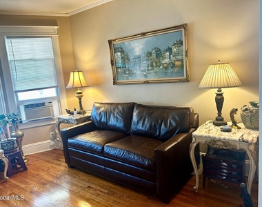 895 Park Avenue - Photo Thumbnail 3