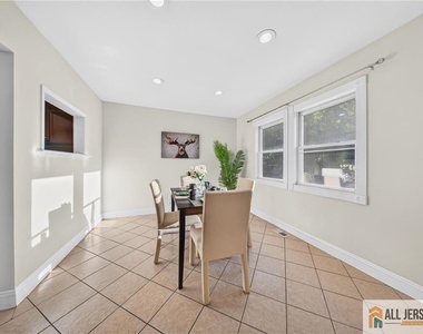 29 Windsor Drive - Photo Thumbnail 10