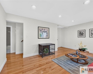 29 Windsor Drive - Photo Thumbnail 11