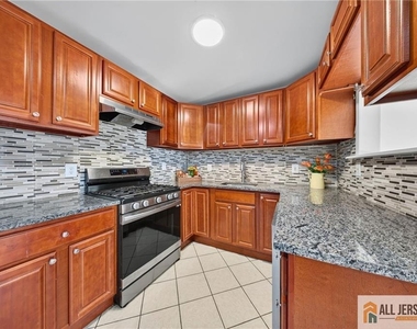29 Windsor Drive - Photo Thumbnail 7