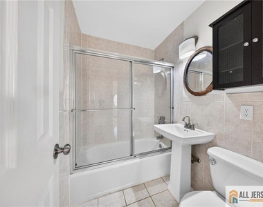 29 Windsor Drive - Photo Thumbnail 17