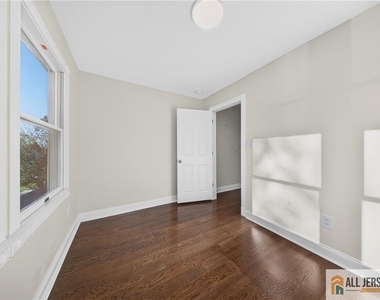 29 Windsor Drive - Photo Thumbnail 25