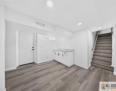 29 Windsor Drive - Photo Thumbnail 27