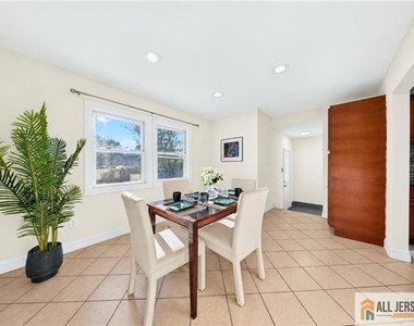 29 Windsor Drive - Photo Thumbnail 9