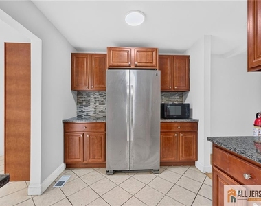 29 Windsor Drive - Photo Thumbnail 5