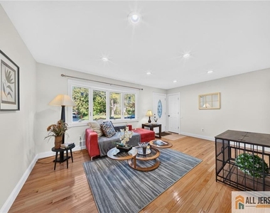 29 Windsor Drive - Photo Thumbnail 12