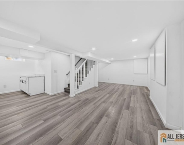 29 Windsor Drive - Photo Thumbnail 28