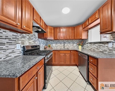 29 Windsor Drive - Photo Thumbnail 6