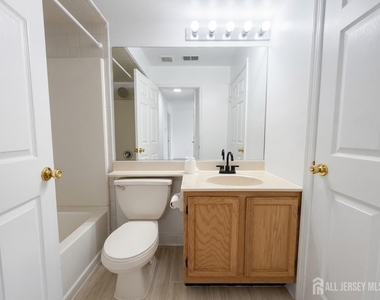 1013 Waterford Drive - Photo Thumbnail 14