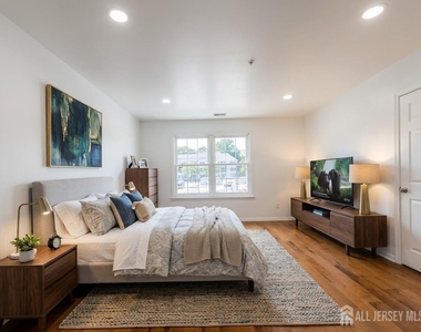 1013 Waterford Drive - Photo Thumbnail 15