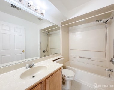 1013 Waterford Drive - Photo Thumbnail 20