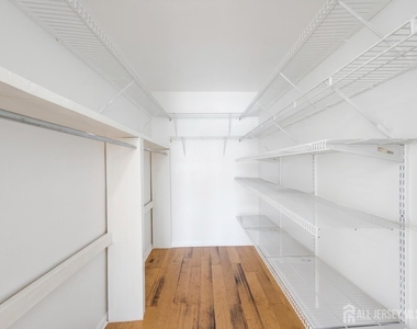 1013 Waterford Drive - Photo Thumbnail 18