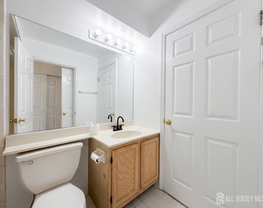 1013 Waterford Drive - Photo Thumbnail 13