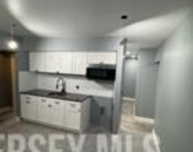 542 Miller Street - Photo Thumbnail 2