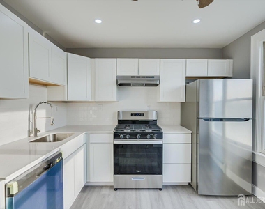 36 2nd Avenue - Photo Thumbnail 9