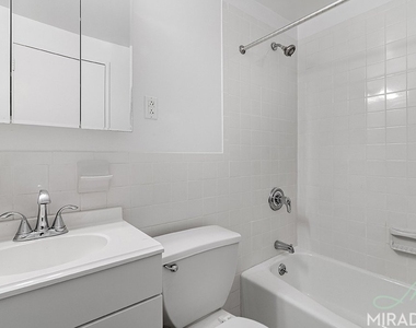 132 E 45th Street - Photo Thumbnail 3