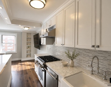 311 E 71st Street - Photo Thumbnail 5