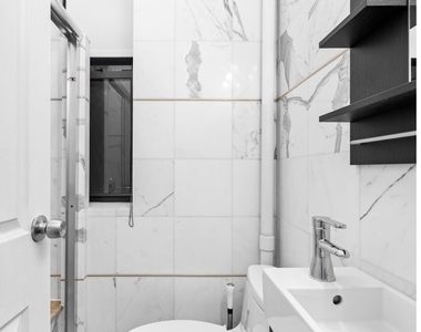 212 E 84th Street - Photo Thumbnail 5