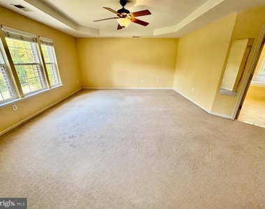 70 Crestwood Lane - Photo Thumbnail 21