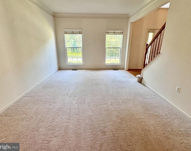 70 Crestwood Lane - Photo Thumbnail 8
