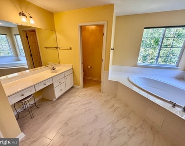 70 Crestwood Lane - Photo Thumbnail 28