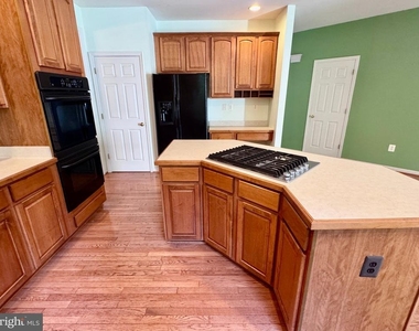 70 Crestwood Lane - Photo Thumbnail 12