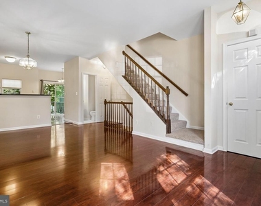 16116 Taconic Circle - Photo Thumbnail 3