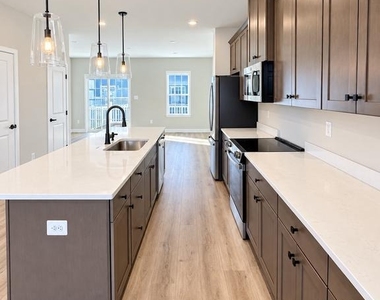 14404 Freedom Lane - Photo Thumbnail 7