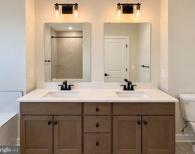 14404 Freedom Lane - Photo Thumbnail 24